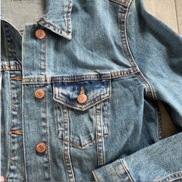 Old Navy Size Small Denim Jean Jacket. - Picture 4 of 7